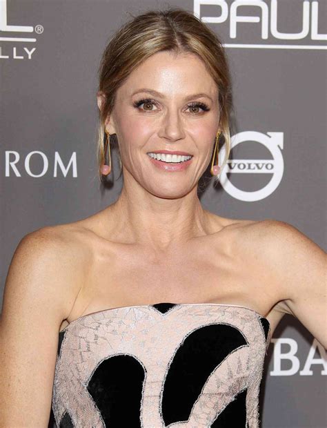 julie bowen dating history  The Modern Family star got candid about her experience with a same-sex romance during a recent chat with Bachelor Nation 's Becca Tilley